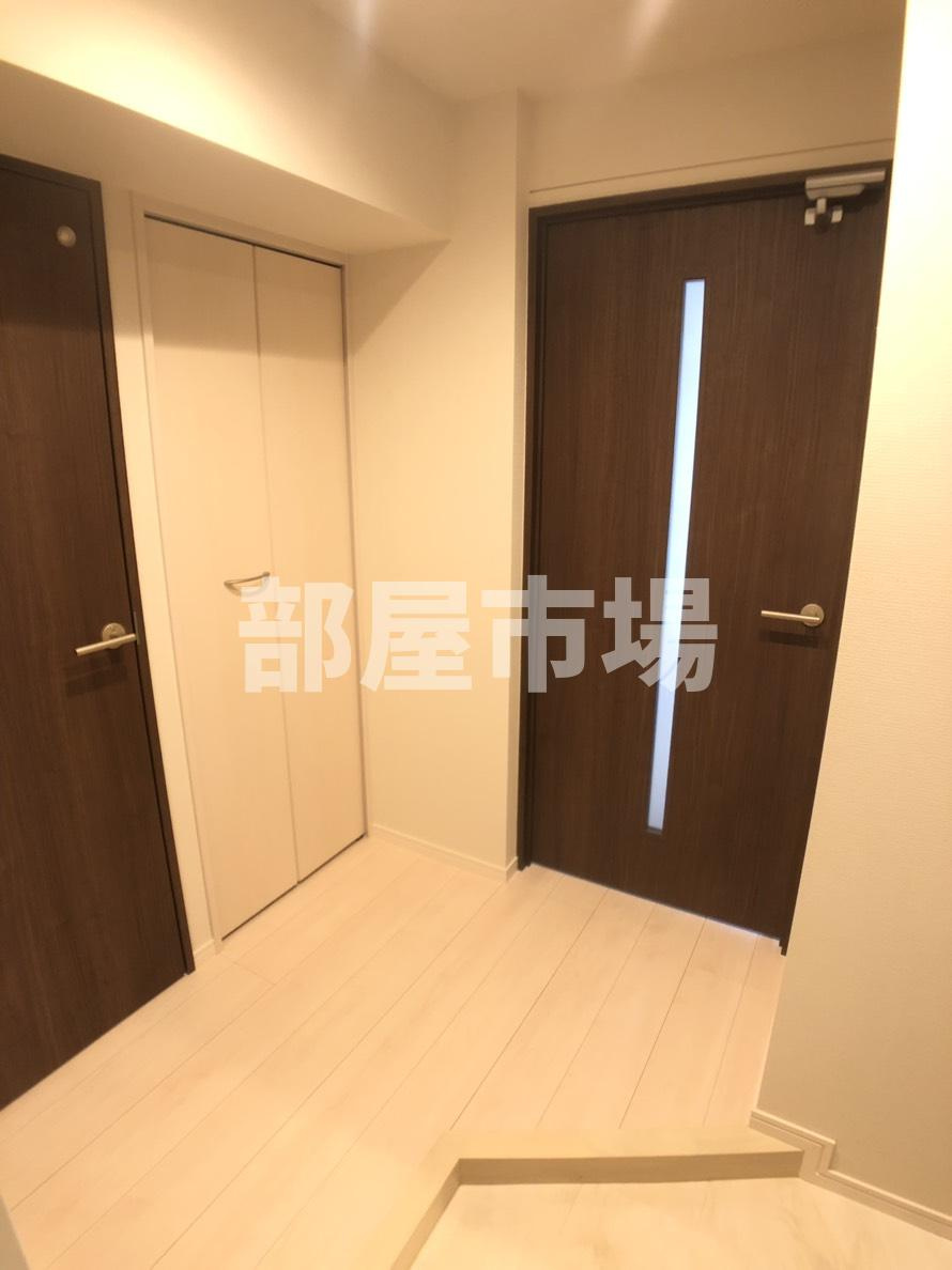 コスモグランス東日暮里の玄関