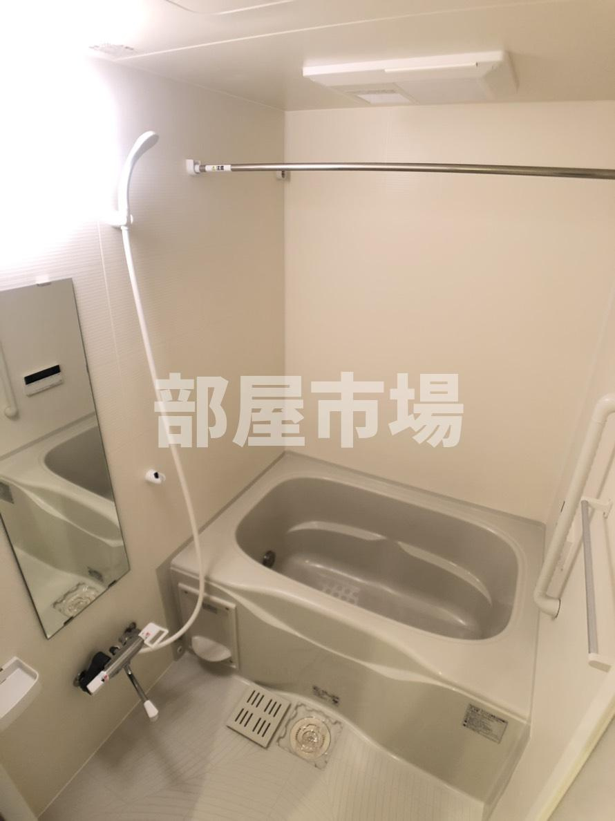 コスモグランス東日暮里の浴室