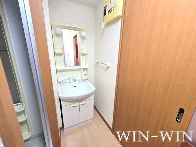 ホワイトハウス草間の独立洗面台