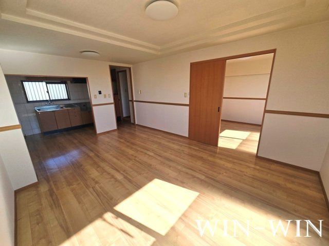 ホワイトハウス草間の居間・リビング