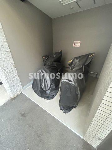 エスリード谷町四丁目の駐車場
