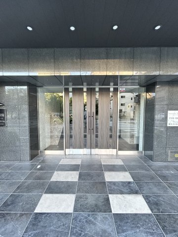 プレサンス四天王寺前夕陽ヶ丘のエントランス