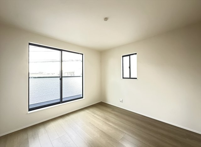 【洋室】 | 志木市中宗岡2丁目　新築一戸建住宅　全1棟　(志木本店) | 洋室6.1帖／ばるっこにーに面しているので陽当たり、開放感良好です。