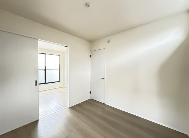 【洋室】 | 志木市中宗岡2丁目　新築一戸建住宅　全1棟　(志木本店) | 洋室4.5帖／5.2帖の洋室と続き間になっているので開放することでお部屋を広くお使いいただけます。