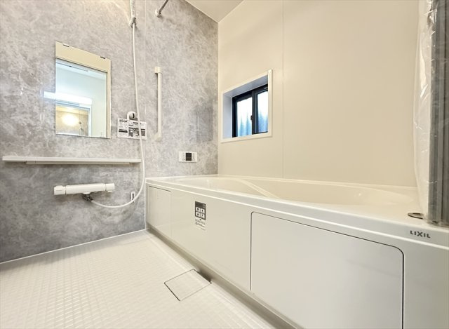 【浴室】 | 志木市中宗岡2丁目　新築一戸建住宅　全1棟　(志木本店) | 浴室乾燥機が付いているので雨天の洗濯はもちろん、浴室内のカビの発生も防げるので衛生面も安心です。