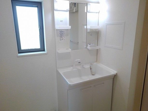 ウイングコートの洗面所|脱衣スペースもあります