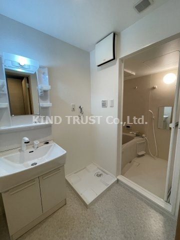 ラ・フォルム与力レジデンスの洗面所|スペースが確保できる洗面所です