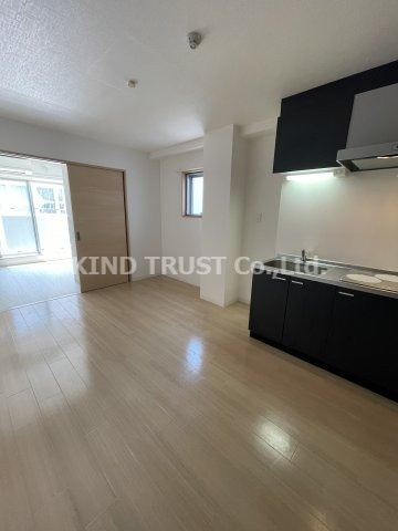 ラ・フォルム与力レジデンスの居間・リビング|広々としたリビングです