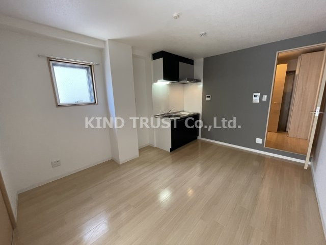 ラ・フォルム与力レジデンスの居間・リビング|こちらの居間で趣味の時間をお楽しみください