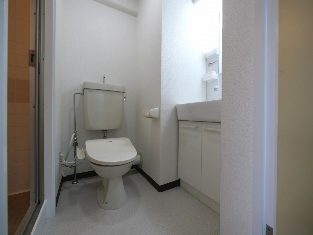 大阪市生野区巽西２丁目の賃貸マンションのトイレ