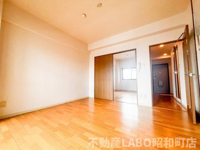 万代東マンションの居間・リビング