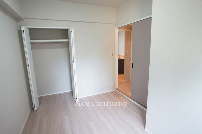 【子供部屋】 | ドムール加美西公園 | 【洋室5.3帖】クローゼット完備です♪