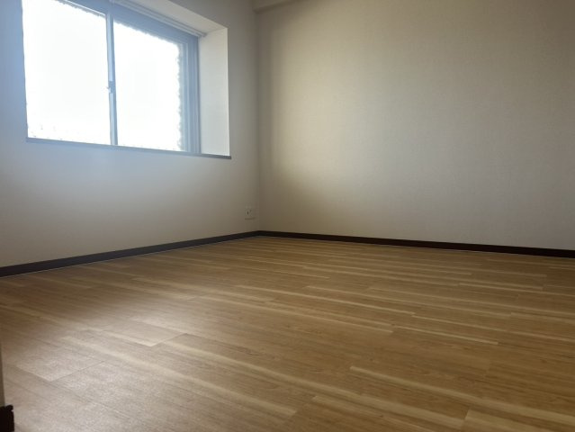 エイルマンション唐津駅前の洋室