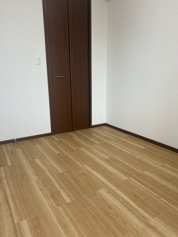 エイルマンション唐津駅前の洋室