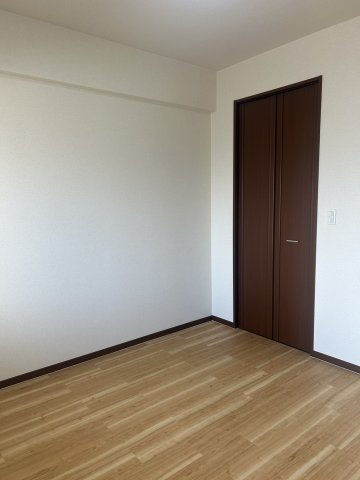 エイルマンション唐津駅前の洋室