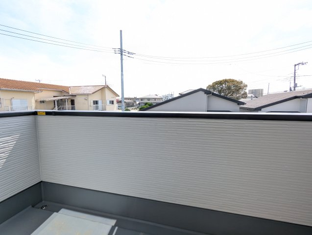 水戸市東台1期のバルコニー|バルコニーで見る景色は眺めが良く、晴れた日はたくさんの洗濯を干すことが出来ます。