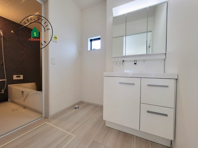 那珂川市今光５丁目第1-4棟（3号棟）　の内観：施工例|ゆとりの洗面スペースで朝の身支度もスムーズに。暮らしを快適に変えるシャワー付洗面台です！