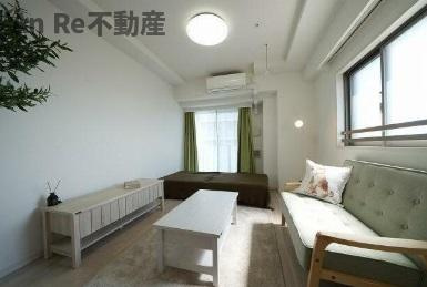 川口市坂下町３丁目の賃貸マンションの居間・リビング