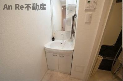 川口市坂下町３丁目の賃貸マンションの洗面所