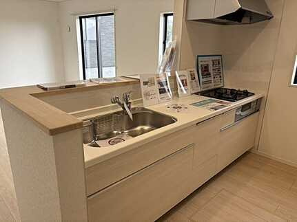 東広島市八本松飯田４丁目　新築一戸建て(全4棟)の前面道路含む現地写真