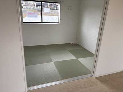 東広島市八本松飯田４丁目　新築一戸建て(全4棟)の前面道路含む現地写真