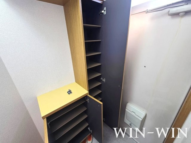 クレストールつつじが丘 Aの玄関