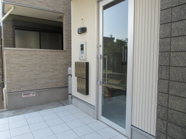 久留米市西町のアパートのエントランス