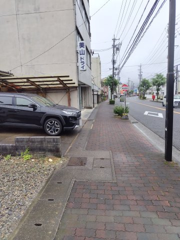 ６６１６４　岐阜市鷺山土地の前面道路含む現地写真