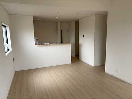 東広島市八本松飯田４丁目　新築一戸建て(全4棟)の前面道路含む現地写真