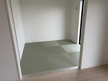 東広島市八本松飯田４丁目　新築一戸建て(全4棟)の前面道路含む現地写真