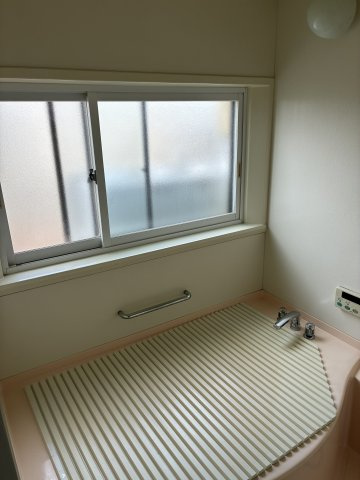 米沢市城西２丁目　二階建て中古住宅の浴室