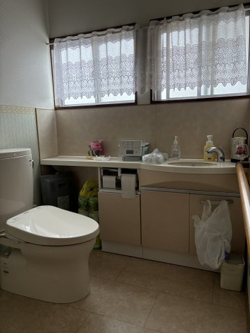 米沢市城西２丁目　二階建て中古住宅のトイレ