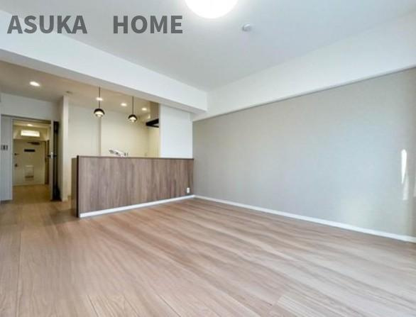 エクセレンス横浜の居間・リビング|開放感のあるリビングですね。