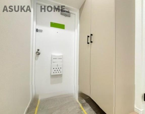 エクセレンス横浜の玄関|居住者の帰り、訪れる方を優しく迎え、やすらぎに満ちた生活空間を演出します。