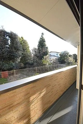 三鷹市上連雀４丁目のアパートのバルコニー