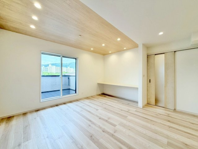 京都市西京区大枝東長町　新築戸建の居間・リビング