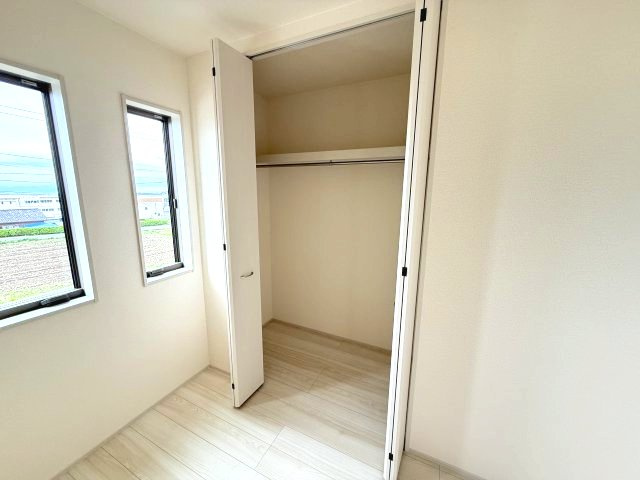 リーブルガーデンＳ第６前橋鼻毛石　１号棟の収納|２階洋室１収納です