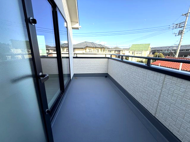 リーブルガーデンＳ第６前橋鼻毛石　１号棟のバルコニー|インナーバルコニーです。
急な雨でも洗濯物が濡れませんよ！