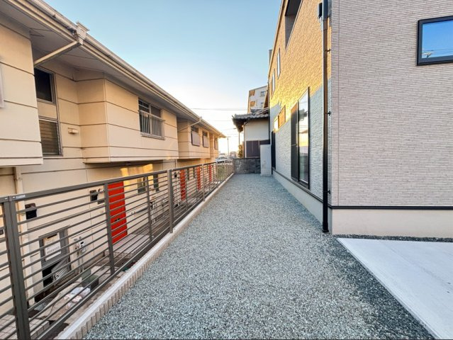 売新築戸建　沼津市東椎路の庭|家の裏には砂利のお庭があり、植物を植えたり趣味のスペースにとお好きに使う事ができます。