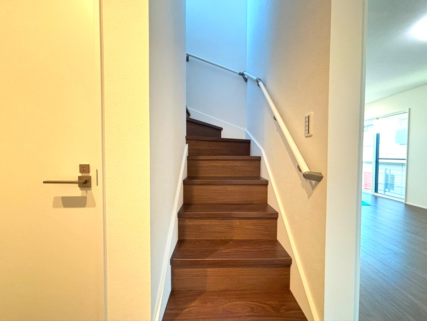 売新築戸建　沼津市東椎路のその他|階段には手摺がついているので安心して上り下りする事が出来ます。
