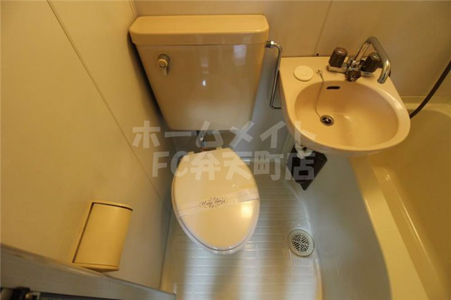 【トイレ】 | エスタイル天保山 | 落ち着いた色調のトイレです