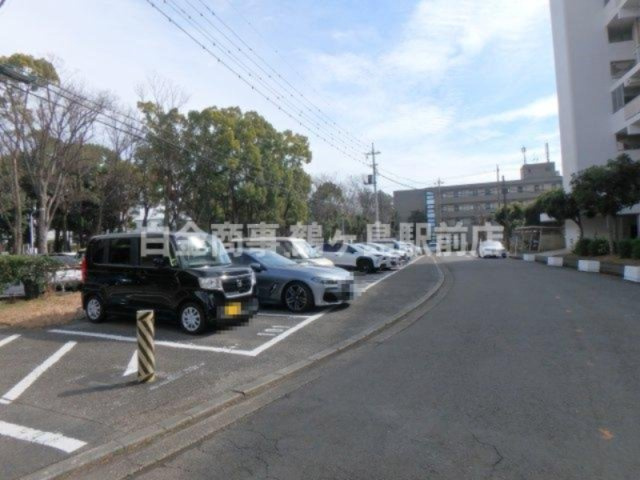 若葉台第二住宅の駐車場