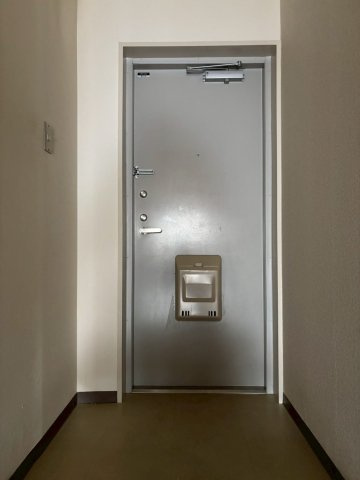 荒井ビルの玄関