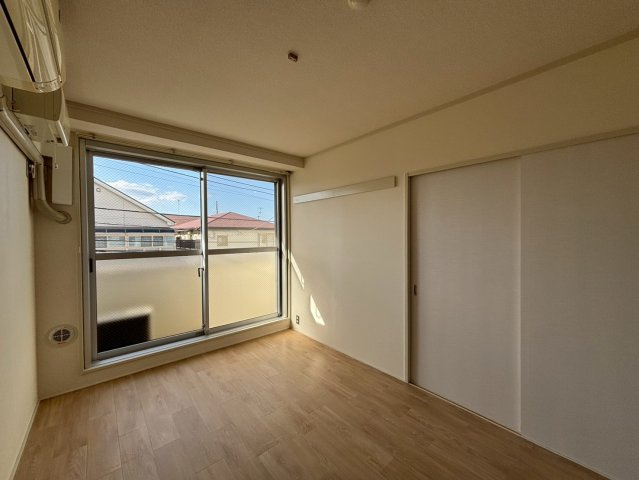 荒井ビルの洋室