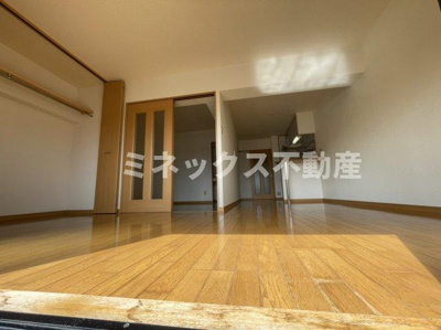 【居間・リビング】 | ピュアハイツ | 同タイプのお部屋の写真。現況を優先します。