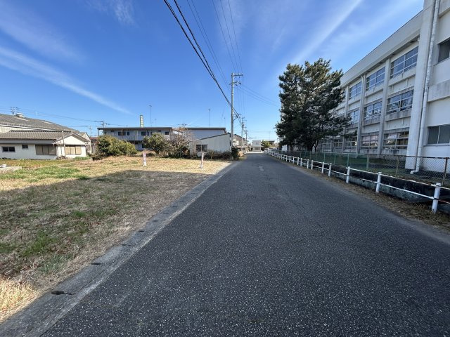 那賀川町赤池138-1土地の前面道路含む現地写真