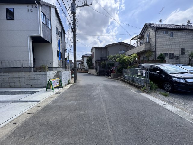 松戸市千駄堀新築戸建（千駄堀１期）の前面道路含む現地写真|西側前面道路・幅員約6ｍ