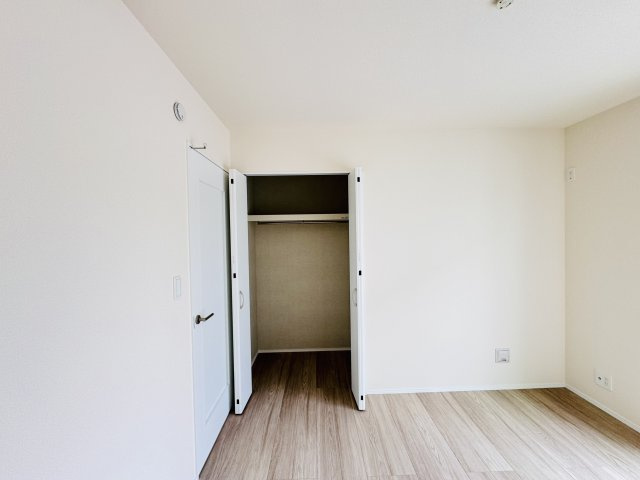 松戸市小山新築戸建【南部小学校：4分】の収納|1F5.25帖洋室収納