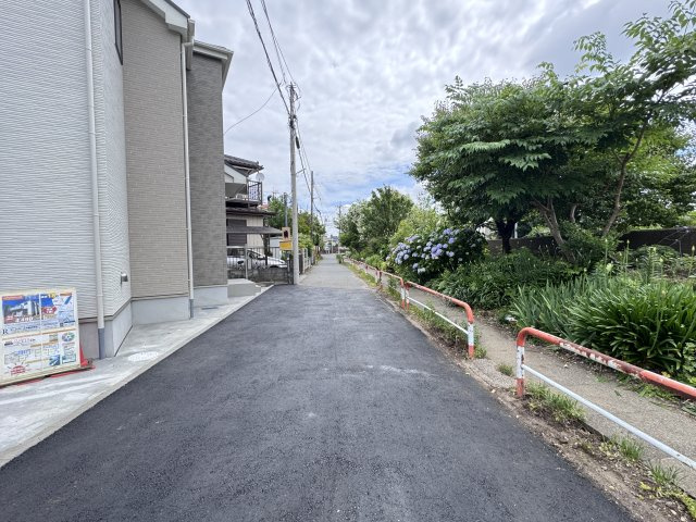 松戸市小山新築戸建【南部小学校：4分】の前面道路含む現地写真|東側前面道路