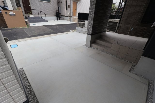 《仲介手数料無料》中央区下落合２丁目12-5新築一戸建てケイアイグレイスの駐車場